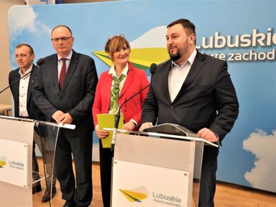 10 lutego 2023 r. w konferencji prasowej w Urzędzie Marszałkowskim Województwa Lubuskiego w Zielonej Górze wzięli udział: Stanisław Tomczyszyn – wicemarszałek województwa lubuskiego, Jolanta Starzewska - przewodnicząca Rady Kół Gospodyń Wiejskich, Arkadiusz Dąbrowski - dyrektor Departamentu Programów Rozwoju Obszarów Wiejskich UMWL, Bogusław Zaraza - kierownik Wydziału Spraw Społecznych w Departamencie Spraw Społecznych UMWL. 