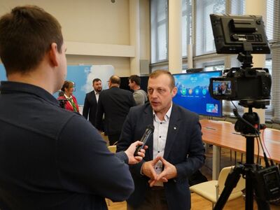 10 lutego 2023 r. w konferencji prasowej w Urzędzie Marszałkowskim Województwa Lubuskiego w Zielonej Górze wzięli udział: Stanisław Tomczyszyn – wicemarszałek województwa lubuskiego, Jolanta Starzewska - przewodnicząca Rady Kół Gospodyń Wiejskich, Arkadiusz Dąbrowski - dyrektor Departamentu Programów Rozwoju Obszarów Wiejskich UMWL, Bogusław Zaraza - kierownik Wydziału Spraw Społecznych w Departamencie Spraw Społecznych UMWL. 