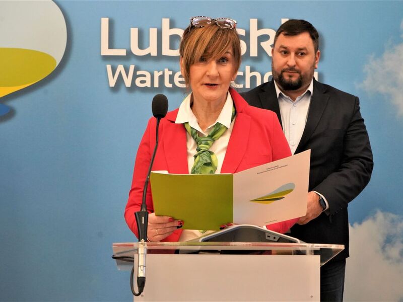 10 lutego 2023 r. w konferencji prasowej w Urzędzie Marszałkowskim Województwa Lubuskiego w Zielonej Górze wzięli udział: Stanisław Tomczyszyn – wicemarszałek województwa lubuskiego, Jolanta Starzewska - przewodnicząca Rady Kół Gospodyń Wiejskich, Arkadiusz Dąbrowski - dyrektor Departamentu Programów Rozwoju Obszarów Wiejskich UMWL, Bogusław Zaraza - kierownik Wydziału Spraw Społecznych w Departamencie Spraw Społecznych UMWL.