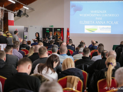 Marszałek Województwa Lubuskiego Elżbieta Anna Polak przemawia podczas Konferencji Oddziału Wojewódzkiego Związku OSP RP Województwa Lubuskiego
