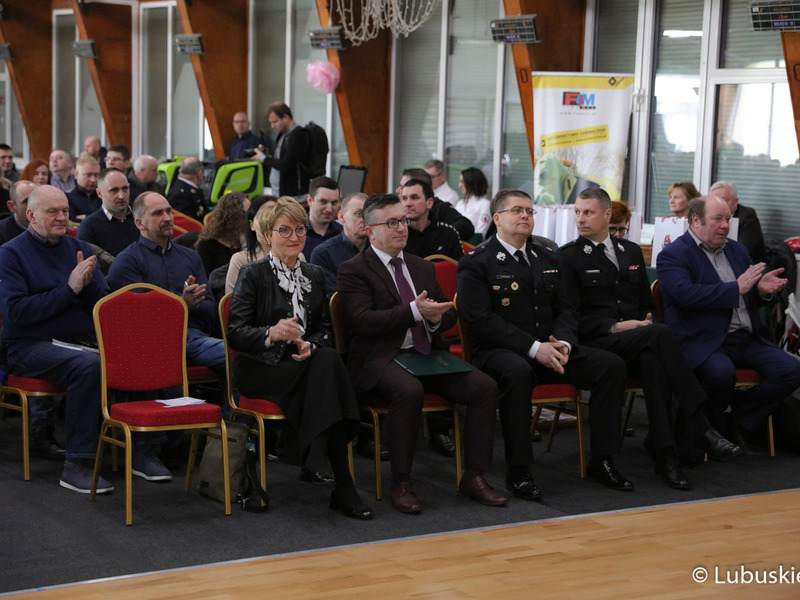Marszałek Województwa Lubuskiego Elżbieta Anna Polak  (w pierwszym rzędzie) podczas Konferencji Oddziału Wojewódzkiego Związku OSP RP Województwa Lubuskiego