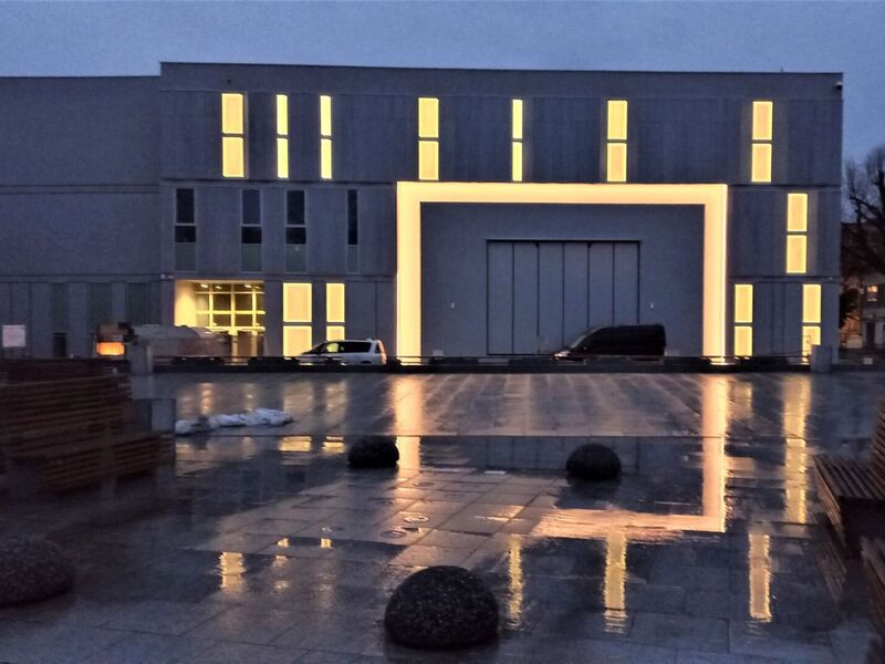 Lubuski Teatr w Zielonej Górze powiększył się o budynek Sceny Lalkowej. W lutym 2023 roku ostateczny wygląd ma już fasada obiektu, która robi wrażenie również po zmierzchu.