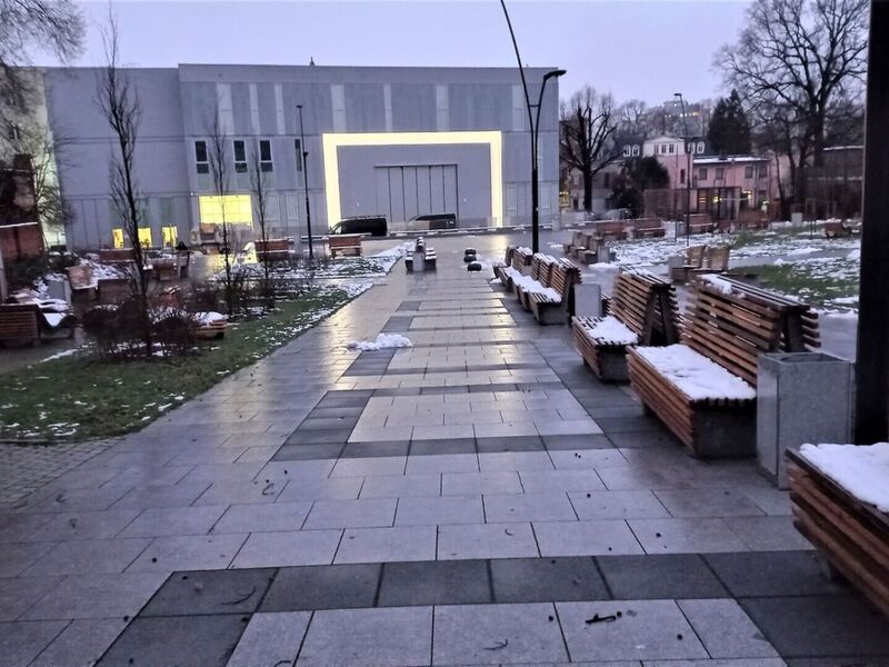 Lubuski Teatr w Zielonej Górze powiększył się o budynek Sceny Lalkowej. W lutym 2023 roku ostateczny wygląd ma już fasada obiektu, która robi wrażenie również po zmierzchu.