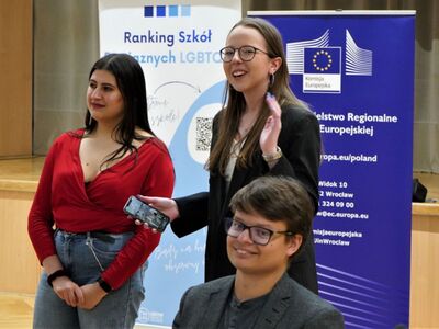 18 lutego 2023 r. Debata z cyklu „Rozmowy przy okrągłym stole o Bezpiecznej Szkole”, na którą zaprosiły Fundacja GrowSPACE we współpracy z Regionalnym Przedstawicielstwem Komisji Europejskiej w Polsce - w Sali Kolumnowej Urzędu Marszałkowskiego Województwa Lubuskiego w Zielonej Górze.