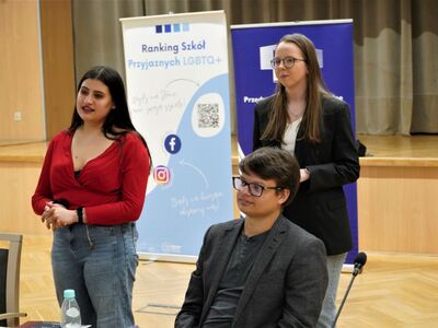 18 lutego 2023 r. Debata z cyklu „Rozmowy przy okrągłym stole o Bezpiecznej Szkole”, na którą zaprosiły Fundacja GrowSPACE we współpracy z Regionalnym Przedstawicielstwem Komisji Europejskiej w Polsce - w Sali Kolumnowej Urzędu Marszałkowskiego Województwa Lubuskiego w Zielonej Górze.