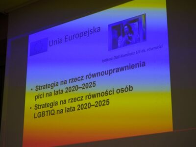 18 lutego 2023 r. Debata z cyklu „Rozmowy przy okrągłym stole o Bezpiecznej Szkole”, na którą zaprosiły Fundacja GrowSPACE we współpracy z Regionalnym Przedstawicielstwem Komisji Europejskiej w Polsce - w Sali Kolumnowej Urzędu Marszałkowskiego Województwa Lubuskiego w Zielonej Górze.
