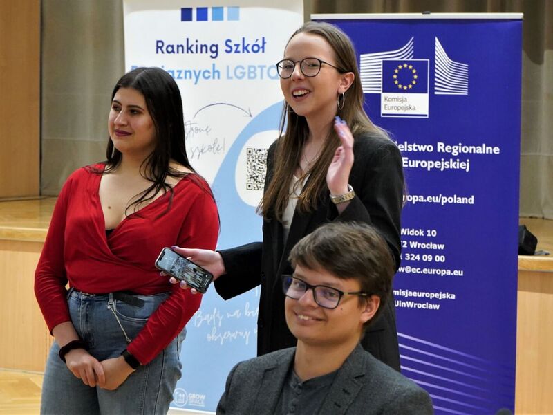 18 lutego 2023 r. Debata z cyklu „Rozmowy przy okrągłym stole o Bezpiecznej Szkole”, na którą zaprosiły Fundacja GrowSPACE we współpracy z Regionalnym Przedstawicielstwem Komisji Europejskiej w Polsce - w Sali Kolumnowej Urzędu Marszałkowskiego Województwa Lubuskiego w Zielonej Górze.