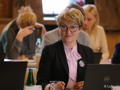 Marszałek Elżbieta Anna Polak na 50. Sesji Sejmiku Województwa Lubuskiego w Auli Zamiejscowego Wydziału Kultury Fizycznej w Gorzowie Wlkp. 