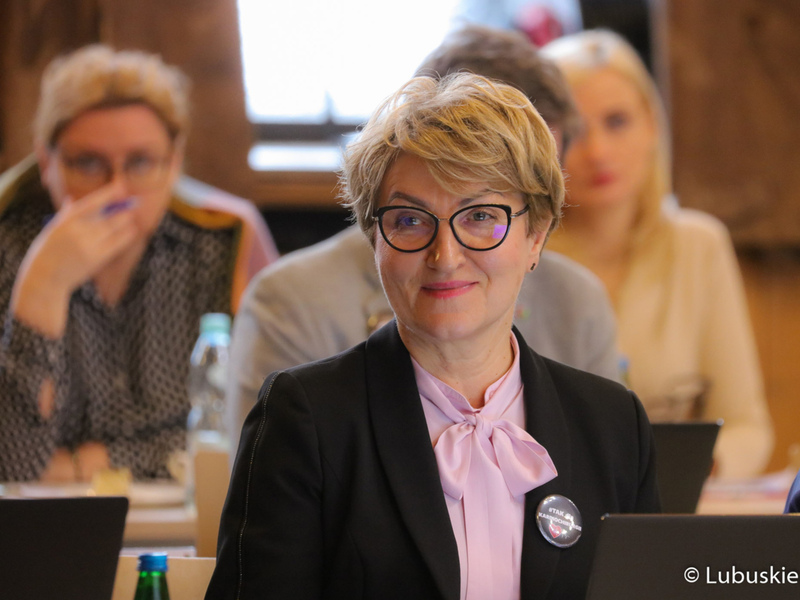 Marszałek Elżbieta Anna Polak na 50. Sesji Sejmiku Województwa Lubuskiego w Auli Zamiejscowego Wydziału Kultury Fizycznej w Gorzowie Wlkp.