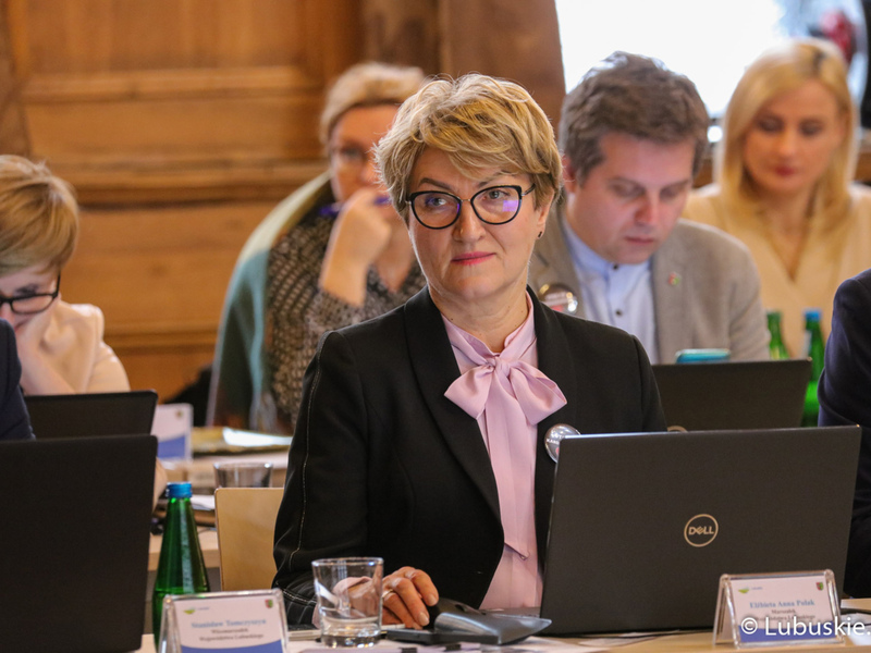 Marszałek Elżbieta Anna Polak na 50. Sesji Sejmiku Województwa Lubuskiego w Auli Zamiejscowego Wydziału Kultury Fizycznej w Gorzowie Wlkp.