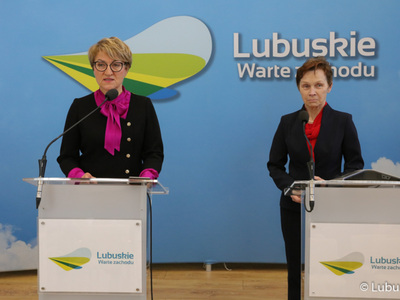 Marszałek Województwa Lubuskiego Elżbieta Anna Polak (z lewej) oraz Rektor Akademii im. Jakuba z Paradyża w Gorzowie Wlkp. prof. dr hab. Elżbieta Skorupska-Raczyńska.