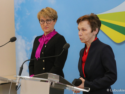 Marszałek Województwa Lubuskiego Elżbieta Anna Polak (z lewej) oraz Rektor Akademii im. Jakuba z Paradyża w Gorzowie Wlkp. prof. dr hab. Elżbieta Skorupska-Raczyńska.