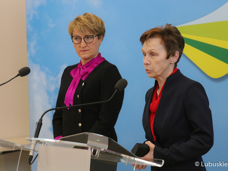 Marszałek Województwa Lubuskiego Elżbieta Anna Polak (z lewej) oraz Rektor Akademii im. Jakuba z Paradyża w Gorzowie Wlkp. prof. dr hab. Elżbieta Skorupska-Raczyńska.