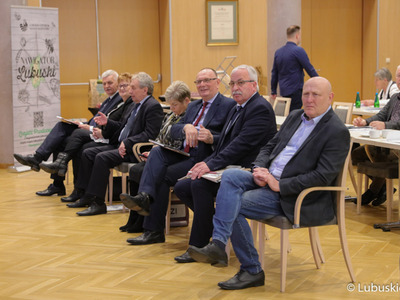 Uczestnicy Forum Producentów Produktów Regionalnych w Sali Kolumnowej Urzędu Marszałkowskiego Województwa Lubuskiego w Zielonej Górze 