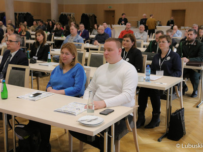 Uczestnicy Forum Producentów Produktów Regionalnych w Sali Kolumnowej Urzędu Marszałkowskiego Województwa Lubuskiego w Zielonej Górze 
