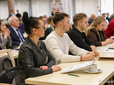 Uczestnicy Forum Producentów Produktów Regionalnych w Sali Kolumnowej Urzędu Marszałkowskiego Województwa Lubuskiego w Zielonej Górze 