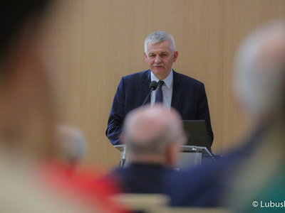 Dyrektor Regionalnego Centrum Produktu Regionalnego Jacek Urbański przemawia podczas Forum Producentów Produktów Regionalnych w Sali Kolumnowej Urzędu Marszałkowskiego Województwa Lubuskiego w Zielonej Górze