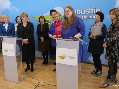 Uczestniczki konferencji prasowej kończącej posiedzenie Wojewódzkiej Rady Kobiet w Urzędzie Marszałkowskim Województwa Lubuskiego w Zielonej Górze