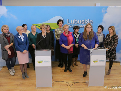 Uczestniczki konferencji prasowej kończącej posiedzenie Wojewódzkiej Rady Kobiet w Urzędzie Marszałkowskim Województwa Lubuskiego w Zielonej Górze