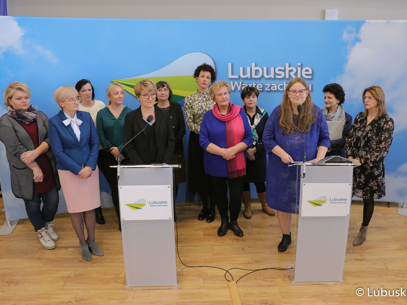 Uczestniczki konferencji prasowej kończącej posiedzenie Wojewódzkiej Rady Kobiet w Urzędzie Marszałkowskim Województwa Lubuskiego w Zielonej Górze