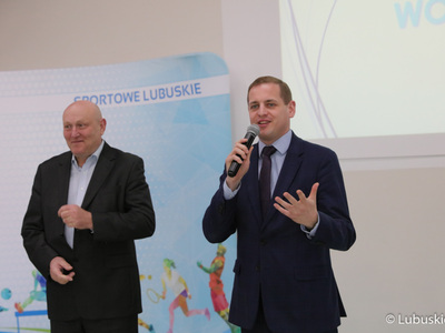 Wicemarszałek Województwa Lubuskiego Łukasz Porycki (z prawej) oraz przewodniczący Sejmiku Województwa Lubuskiego Wacław Maciuszonek