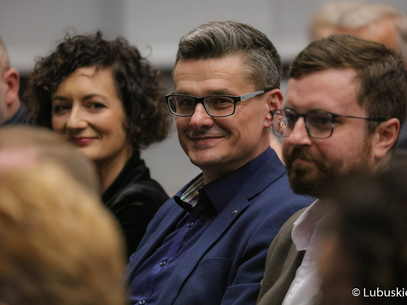 Podczas czwartkowej gali w Bibliotece Norwida ogłoszono laureatów w poszczególnych kategoriach konkursowych Lubuskiego Wawrzynu 2022. Na zdjęciu randy woj. lubuskiego Sebastian Ciemnoczołowski.