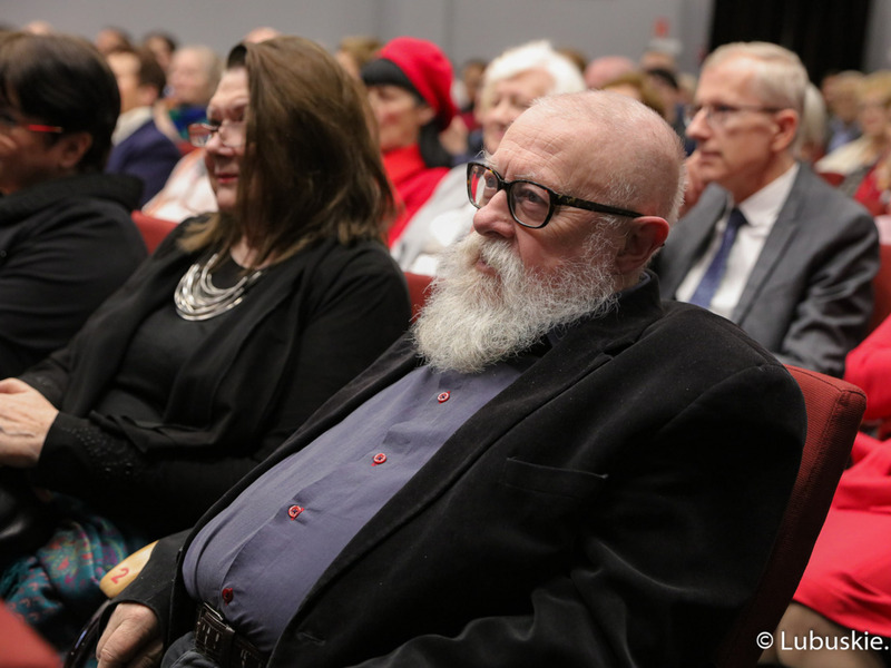 Podczas czwartkowej gali w Bibliotece Norwida ogłoszono laureatów w poszczególnych kategoriach konkursowych Lubuskiego Wawrzynu 2022. Na zdjęciu prof. Jerzy Bralczyk
