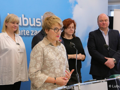 Marszałek Elżbieta Anna Polak na konferencji prasowej inaugurującej kampanię „Tak dla Lubuskiego Centrum Onkologii”. 