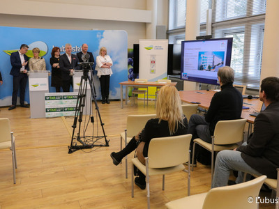 Uczestnicy konferencji prasowej inaugurującej kampanię „Tak dla Lubuskiego Centrum Onkologii”. 
