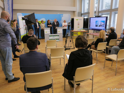 Uczestnicy konferencji prasowej inaugurującej kampanię „Tak dla Lubuskiego Centrum Onkologii”. 