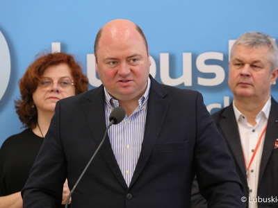Dr hab. n. med. Paweł Golusiński, prof. UZ, kierownik Katedry Otolaryngologii i Chirurgii Szczękowo-Twarzowej Szpitala Uniwersyteckiego w Zielonej Górze podczas konferencji prasowej inaugurującej kampanię „Tak dla Lubuskiego Centrum Onkologii”. 