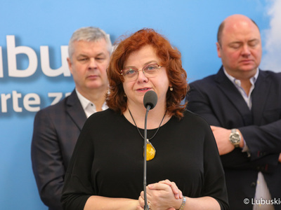 Dr n. med. Róża Poźniak-Balicka, kierownik Klinicznego Oddziału Radioterapii Szpitala Uniwersyteckiego w Zielonej Górze  podczas konferencji prasowej inaugurującej kampanię „Tak dla Lubuskiego Centrum Onkologii”. 
