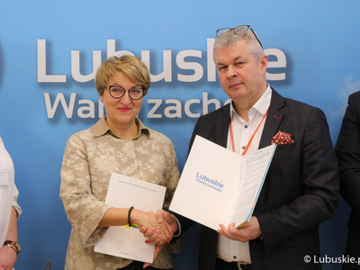 Marszałek Województwa lubuskiego Elżbieta Anna Polak oraz prezes Szpitala Uniwersyteckiego Marek Działoszyński
