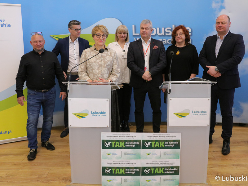 Uczestnicy konferencji prasowej inaugurującej kampanię „Tak dla Lubuskiego Centrum Onkologii”.