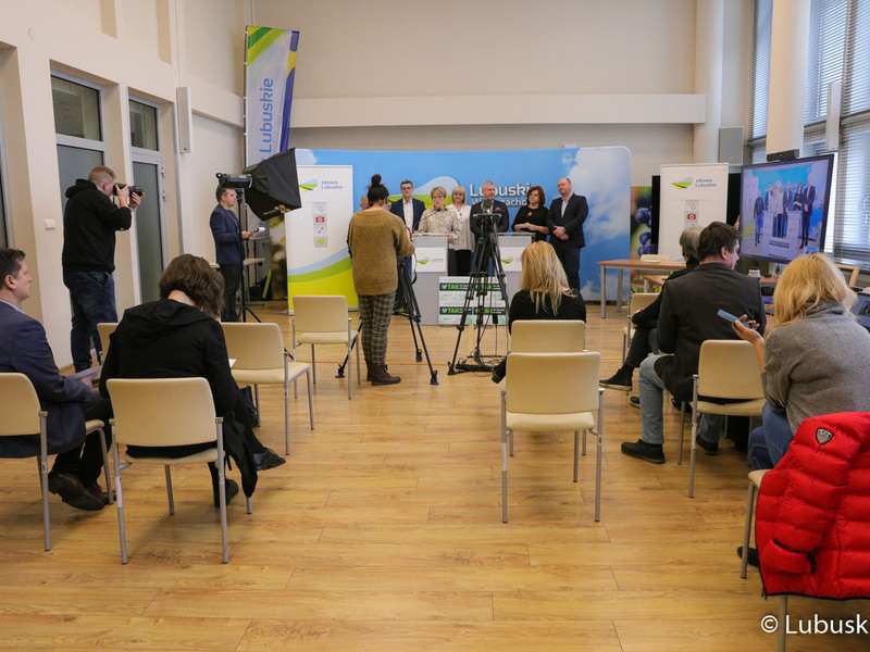 Uczestnicy konferencji prasowej inaugurującej kampanię „Tak dla Lubuskiego Centrum Onkologii”.