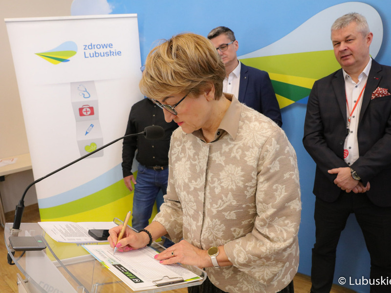 Uczestnicy konferencji prasowej inaugurującej kampanię „Tak dla Lubuskiego Centrum Onkologii”.
