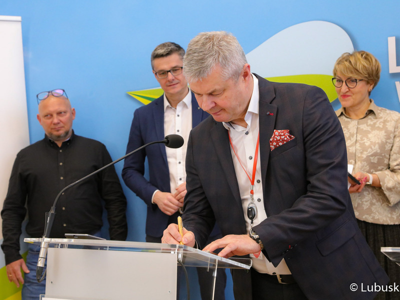 Uczestnicy konferencji prasowej inaugurującej kampanię „Tak dla Lubuskiego Centrum Onkologii”.