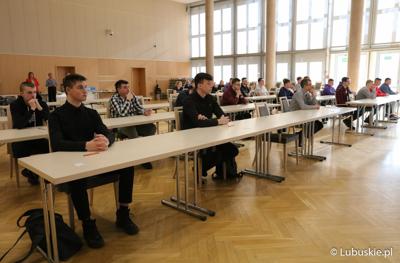 Uczestnicy Olimpiady Młodych Producentów Rolnych w Sali Kolumnowej Urzędu Marszałkowskiego Województwa Lubuskiego w Zielonej Górze 