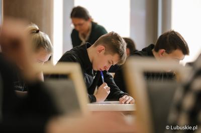 Uczestnicy Olimpiady Młodych Producentów Rolnych w Sali Kolumnowej Urzędu Marszałkowskiego Województwa Lubuskiego w Zielonej Górze 