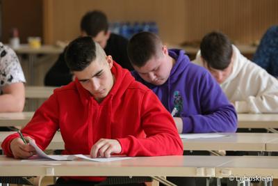 Uczestnicy Olimpiady Młodych Producentów Rolnych w Sali Kolumnowej Urzędu Marszałkowskiego Województwa Lubuskiego w Zielonej Górze 