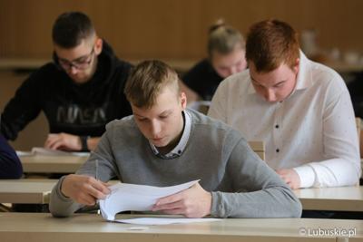 Uczestnicy Olimpiady Młodych Producentów Rolnych w Sali Kolumnowej Urzędu Marszałkowskiego Województwa Lubuskiego w Zielonej Górze 