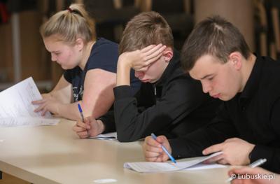 Uczestnicy Olimpiady Młodych Producentów Rolnych w Sali Kolumnowej Urzędu Marszałkowskiego Województwa Lubuskiego w Zielonej Górze 