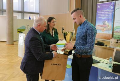 Laureat finału wojewódzkiego Olimpiady Młodych Producentów Rolnych w Sali Kolumnowej Urzędu Marszałkowskiego Województwa Lubuskiego w Zielonej Górze 
