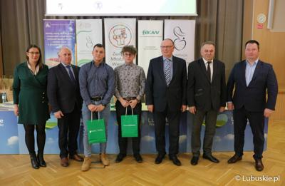 Laureaci finału wojewódzkiego Olimpiady Młodych Producentów Rolnych w Sali Kolumnowej Urzędu Marszałkowskiego Województwa Lubuskiego w Zielonej Górze 