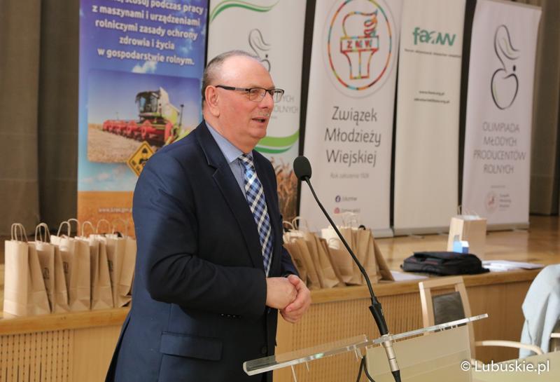 Wicemarszałek Stanisław Tomczyszyn podczas otwarcia Olimpiady Młodych Producentów Rolnych w urzędzie marszałkowskim.
