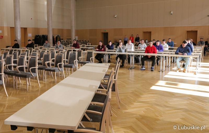 Uczestnicy Olimpiady Młodych Producentów Rolnych w Sali Kolumnowej Urzędu Marszałkowskiego Województwa Lubuskiego w Zielonej Górze