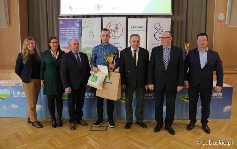 Laureat finału wojewódzkiego Olimpiady Młodych Producentów Rolnych w Sali Kolumnowej Urzędu Marszałkowskiego Województwa Lubuskiego w Zielonej Górze