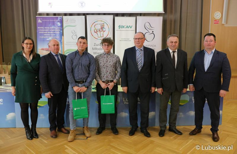 Laureaci finału wojewódzkiego Olimpiady Młodych Producentów Rolnych w Sali Kolumnowej Urzędu Marszałkowskiego Województwa Lubuskiego w Zielonej Górze