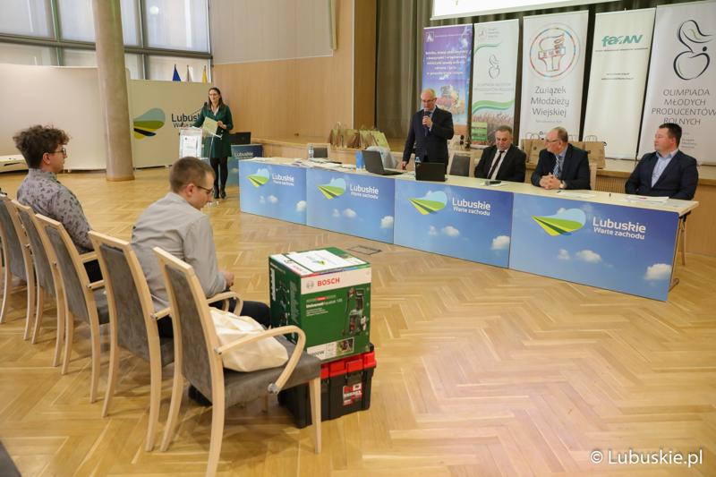 Ogłoszenie wyników finału wojewódzkiego Olimpiady Młodych Producentów Rolnych w urzędzie marszałkowskim.