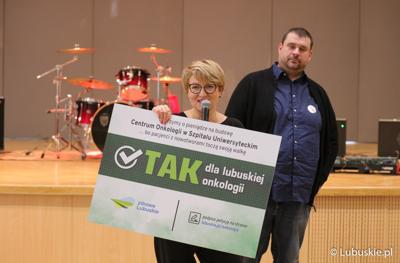 Marszałek Elżbieta Anna Polak na Dniu Kobiet w urzędzie marszałkowskim 